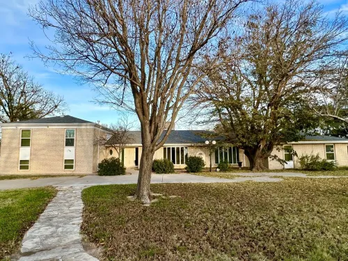 Anita’s Home, private pool and hot tub.