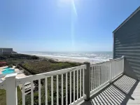 Oceanfront 2 bedroom 2 bath condo, beautifully decorated and maintained - Wifi