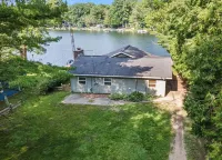 Quiet oasis steps from the water with access to Canadian Lakes amenities! Hotels in Mecosta County