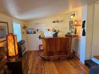Historic Ohana House - Walk to Downtown Ashland, Hot Tub, Tiki Bar, Pet Friendly