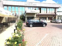 Hotel Ozana - parkir
