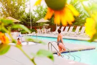 Pan Pacific Whistler Village Centre - Rooftop Pools