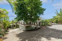 Cozy Sunset Views W/ Lanai - Close to Beach 1 Bedroom Home by RedAwning - parking