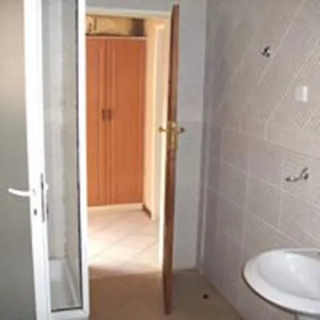 Silverline Guest Lodge Отели в г. Лусака