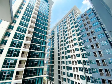 Good Deal and Elegant Studio Tamansari Iswara Apartment Отели в г. Rawalumbu