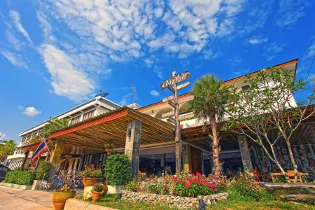 Ladawan Boutique Hotel Отели в г. Банг Сапхан