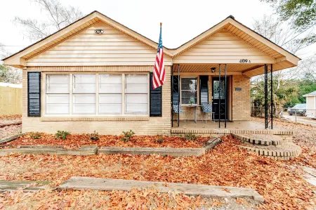 Adorable on Taylor Both Units