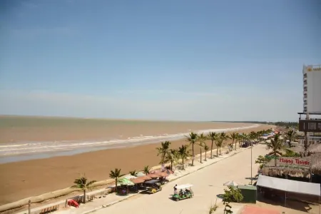 Tu Phuong Hotel TH by Bay Luxury Отели в г. Хоангхоа