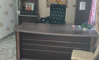 Shiv Kashi Lawn And Guest House