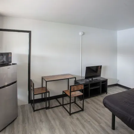 Glenstone Place Extended Stay Motel