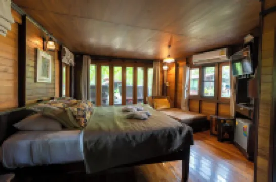 Kaengkrachan Boathouse Paradise Resort Hotels near Kaeng Krachan National Park