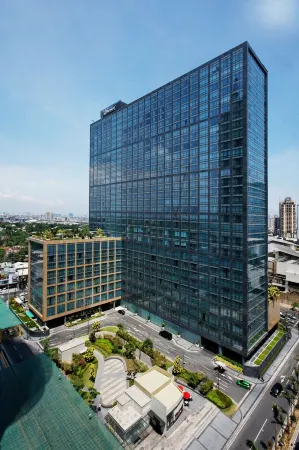 Raffles Makati Отели рядом с достопримечательностью «Three Central»