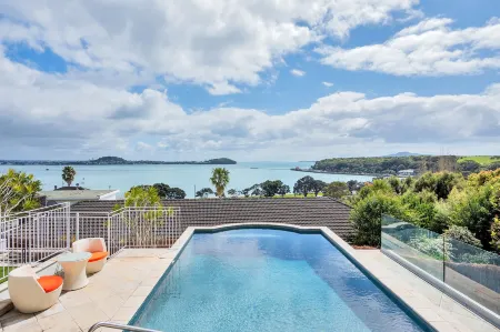 Orakei Grandeur Mansion with Sea Views & Pool