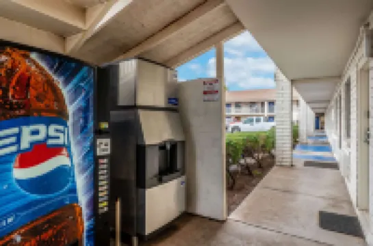 卡薩格蘭德6號汽車旅館