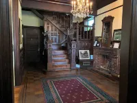 The Queen Anne Inn Hotels near Confederate Monument