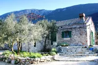 Lavender Cottage Hotels in Sreser