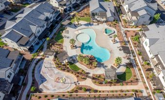 Coral Paradise Community Pool