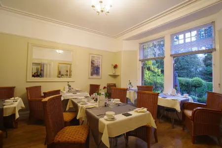 Dene House Guest House Отели в г. Bowness-on-Windermere