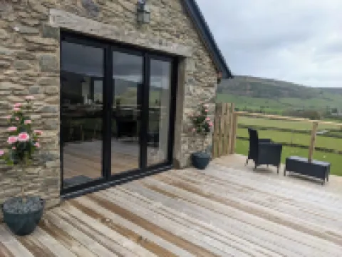 The Barn @ Tyn y Ffridd , Great Views, WiFi, Log Burner