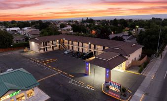 Quincy Inn and Suites