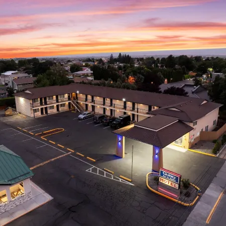Quincy Inn and Suites