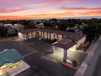 Quincy Inn and Suites