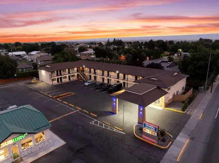 Quincy Inn and Suites