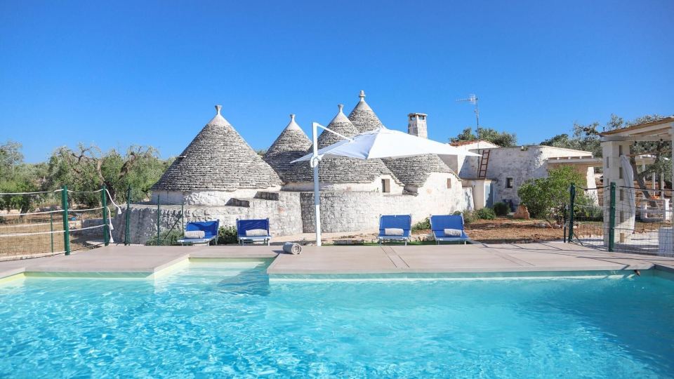TD Trulli Albapetra Pool Olive Trees