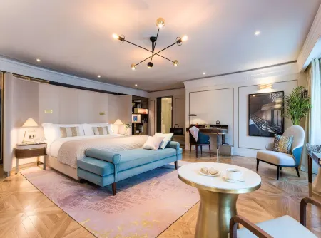 華沙萊佛士飯店