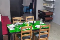 2Br-7 Guests-Free Parking-Pool-AirCon