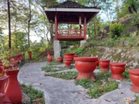 Camping Ground Gunung Mijil Hils Hotels in Pajangan