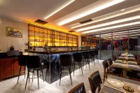 WestDoor Hotel - bar