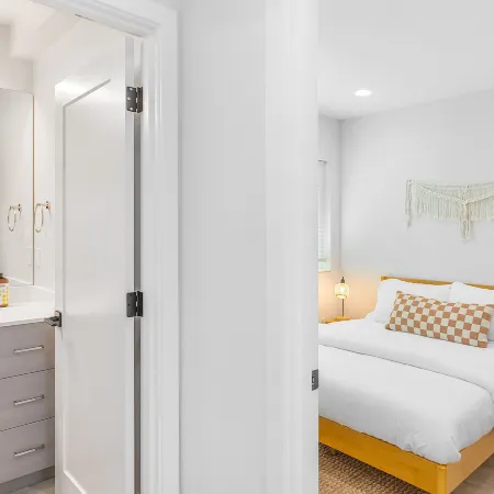 The Sweetest Suite - 91 Walkscore!