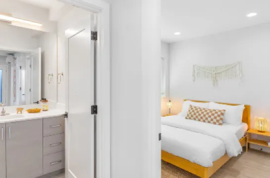 The Sweetest Suite - 91 Walkscore! Hotels in 