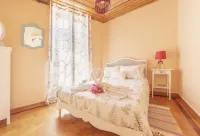 Sunlight House Hotel di 