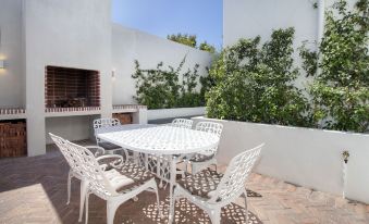 Middedorp Villa and Apartments