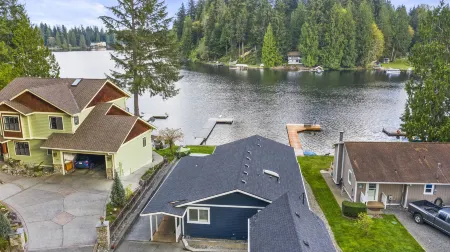 Idyllic Lakeside Getaway - Hidden Gem