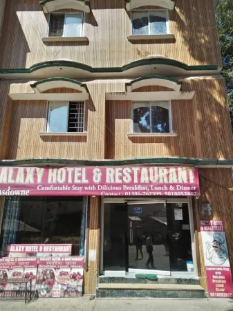 Galaxy Hotel Отели рядом с достопримечательностью «Green Field»