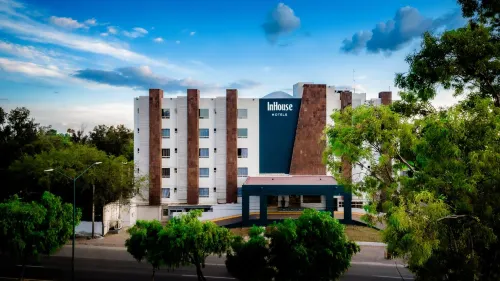 InHouse León - piscina
