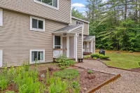 • Hiker's Haven • Weekly & Monthly stays • Pool & Trails Hotels in Thornton
