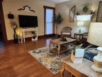 Peaceful Country Garden Suite in the rolling hills of Gambier Hotels in Pleasant Township