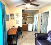 Cozy cottage in Hattiesburg with AC, WiFi