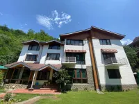 Hotel Riviera Hotels in Srinagar