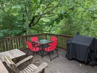 GAME DAY WEEKEND CONDO! WALK TO CAMPUS! PET FRIENDLY! WHIRLPOOL TRAILS!