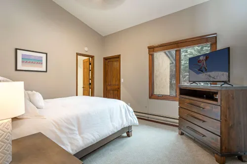 Gas Fireplace and Outdoor Patio with Grill - Charming Mountain Retreat