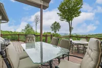 Stunning Long-Range Views and Game Room - Spacious Mountain Retreat