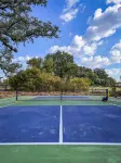 Stylish Container Retreat - LED Rooftop Deck, Custom Shower Hotels in McLennan County