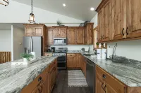 Hot Tub and Scenic Views - Upscale Mountain Retreat