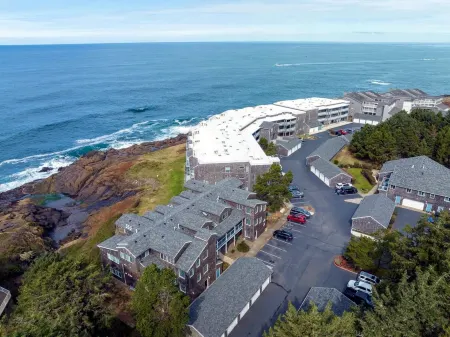 Stunning Ocean View and Whale Watching Retreat - Lavish Corner Condo