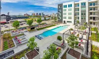 Bright 2-Bedroom Condo in Downtown with Parking